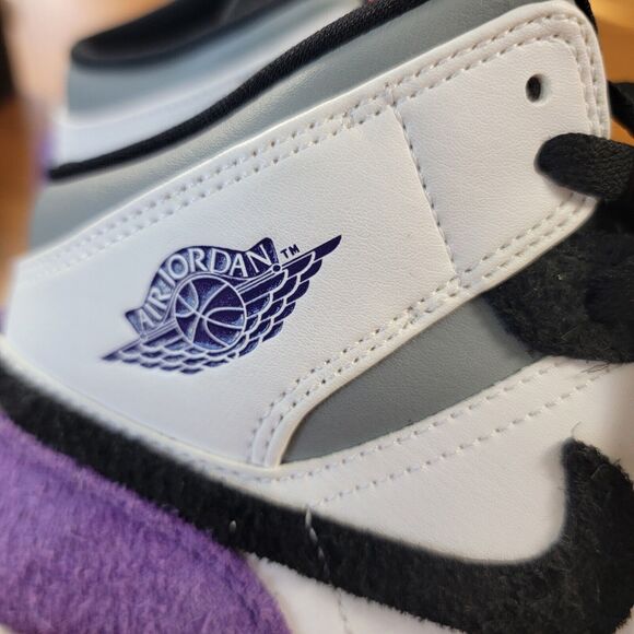 Air Jordan 1 Mid SE GS 'Varsity Purple' Sz 6Y BQ6931-105 - Picture 9 of 12